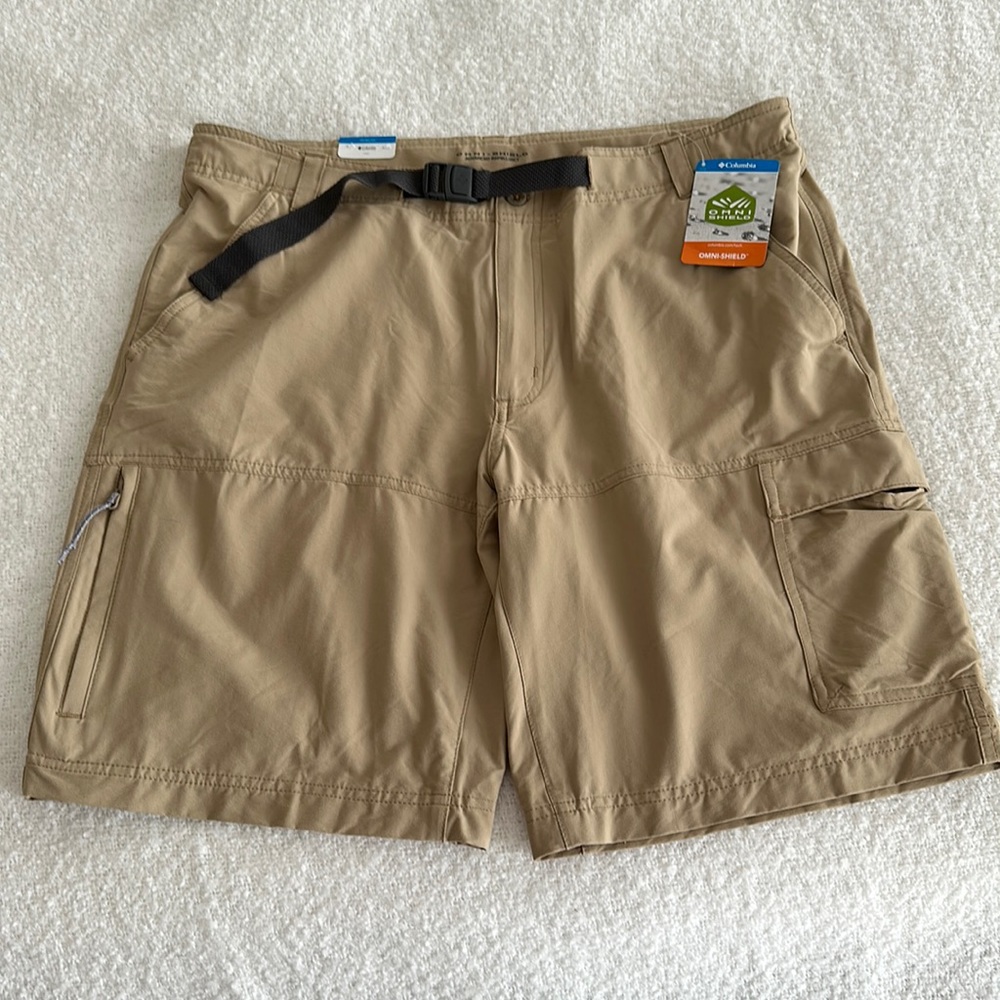 Men’s Columbia active shorts Size 38 Brand new!